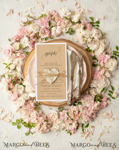 MENU & PROGRAMS rustikal Rustikales Hochzeitsmenü mit Schnur, Hochzeitsdinner-Menü im Scheunenstil, ökologisch romantische personalisierte Karten mit Holzherz, Kraft-Hochzeitsmenü, einfaches rustikales Jute-Hochzeitsmenü, elegante Hochzeitsmenükarten.