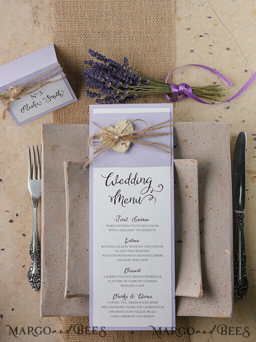 MENU & PROGRAMS rustikal und Spitze Zartes Flieder Hochzeitsmenü, einzigartige elegante Hochzeitsmenüs mit Jute-Schnur und Herz, minimalistische lila Hochzeitsmenükarten, moderne Dinnerkarte für die Hochzeit