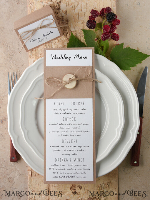 MENU & PROGRAMS rustikal und Spitze Rustikales Hochzeitsmenü mit Schnur, Hochzeitsdinner-Menü im Scheunenstil, ökologische romantische personalisierte Karten mit Holzherz, Kraft-Hochzeitsmenü, einfaches rustikales Hochzeitsmenü aus Jute, elegante Hochzeitsmenükarten.