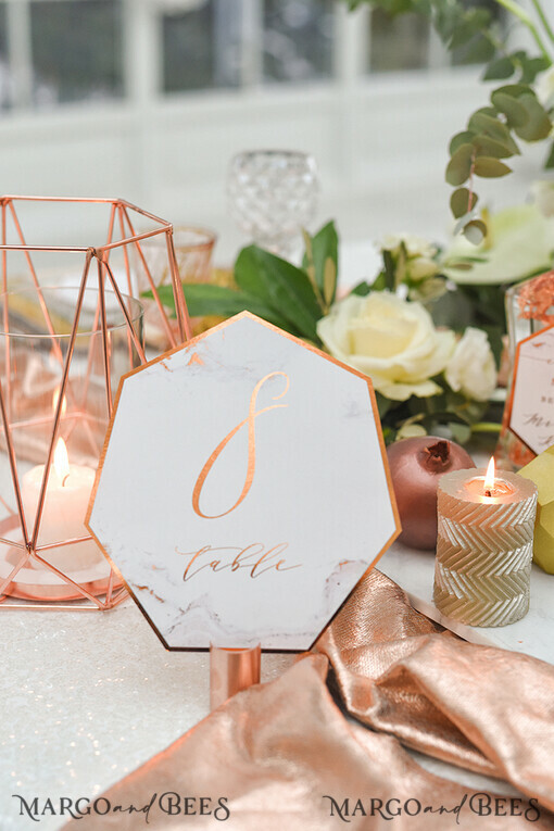 TABLE DECOR SIGNS Glitzer Geometrische Hochzeitsdekoration, Kupferfolie Hochzeitstischnummern, Marmor Glamour Hochzeitstischschild, bearbeitbarer Text, geometrisches Kupfer-Marmor Hochzeitsschild, luxuriöses Schild