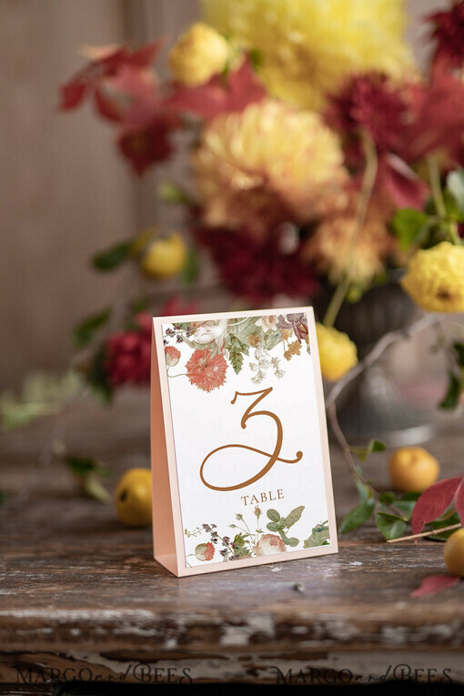 TABLE DECOR SIGNS Aquarell Vintage Blumen Hochzeits Tischkarten, Kalligrafie Tischnummern, Hochzeitsbeschilderung, Romantische Hochzeits Tischnummern, Bearbeitbarer Text, Gartenblumen Tischdeko Schildchen