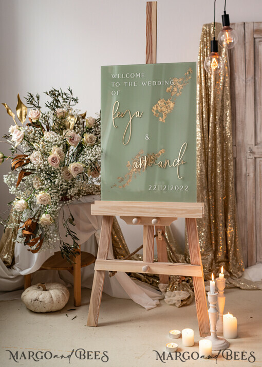 TABLE PLANS AND WEDDING WELCOME SIGNS Plexi Gold / Samt Acryl Salbeigrün & Gold Hochzeits-Willkommensschild, bemaltes Acryl- & Gold-Hochzeits-Willkommensschild, Grünpflanzen Gold Plexi Hochzeits-Willkommensschild, Luxushochzeits-Willkommensschild, Toskana Hochzeitsbeschilderung Golden Spiegel Hochzeits-Willkommensschild.