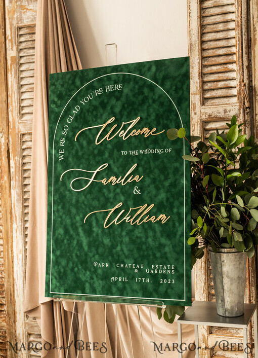TABLE PLANS AND WEDDING WELCOME SIGNS plexi gold / velvet Luxury Velvet Green Wedding Welcome Sign, Golden Wedding Decor, Personalised Wedding Sign, Wedding Gift, Welcome Wedding Board, GV