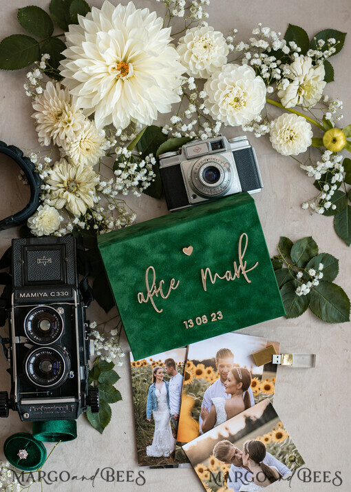 PHOTO ALBUM/ PHOTO BOX  Velvet Photo Box Photographer Box  Emerald Green Velvet Photo Box Photographer Wedding Memory Box, Greenery Custom Keepsake Box, Garden Photographer Gifts for Clients, Wedding Pictures packaging, Custom photography box