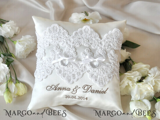 RING BEARER BOXES & PILLOWS Classic Ring Pillows Handmade Lace Wedding Ring Pillow • Vintage Ring Bearer Pillow • Custom Glamour Ring Bearer 30/kor/pod