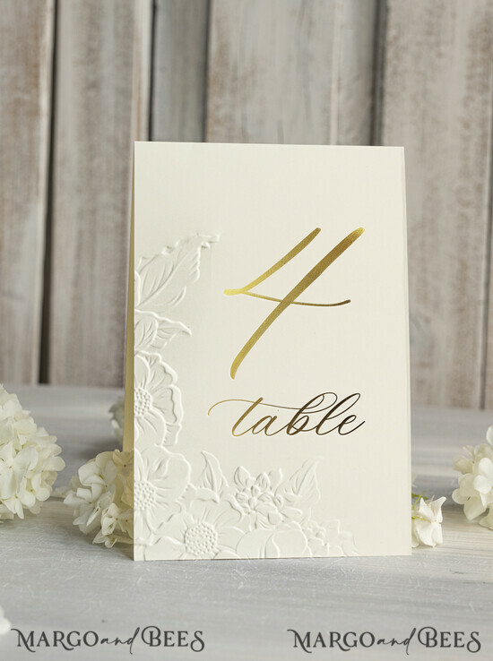 TABLE DECOR SIGNS glitter Elegant Gold Wedding Table Number Card with Embossed Floral Design, Ivory Textured Paper, Folded Tent Style, Classic Font, Luxury Reception Decor 01/em3DRWzl/tn25