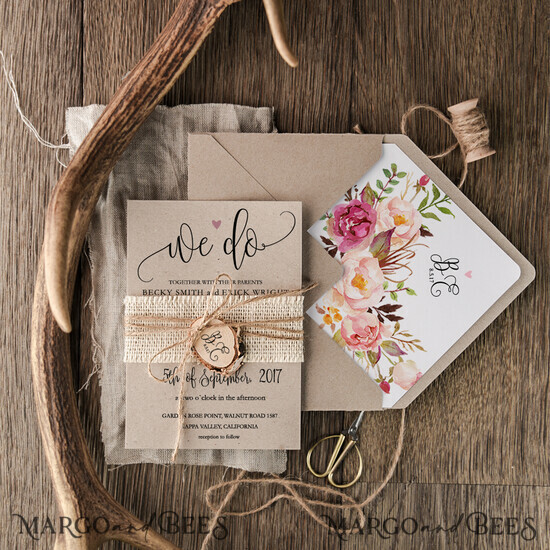 WEDDING INVITATIONS Modern Invites Floral Cards rustic Wedding Invitations summer flowers Stationery craft Envelope burlap belly band and wooden slice tag 001/BCCs/z