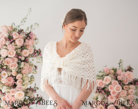 BRIDE bolero, jacket, robes WEDDING BOLERO & SHRUGS Ivory Wedding Boho bolero Bridal Shrug, Fall Wedding dress Topper, Autumn Bridal Coverup, Jacket for Bride, Bridal Blouse Bridal Shrug 33/etola/bol