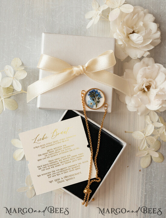BRIDESMAID/BEST MAN BOX Trauzeuge Fragen Geschenkbox Ein Geschenk für die Braut – Ein Armband mit einer Vergissmeinnicht-Blume in einer Geschenkbox mit Widmung 02/brautbox/geschenkBraut