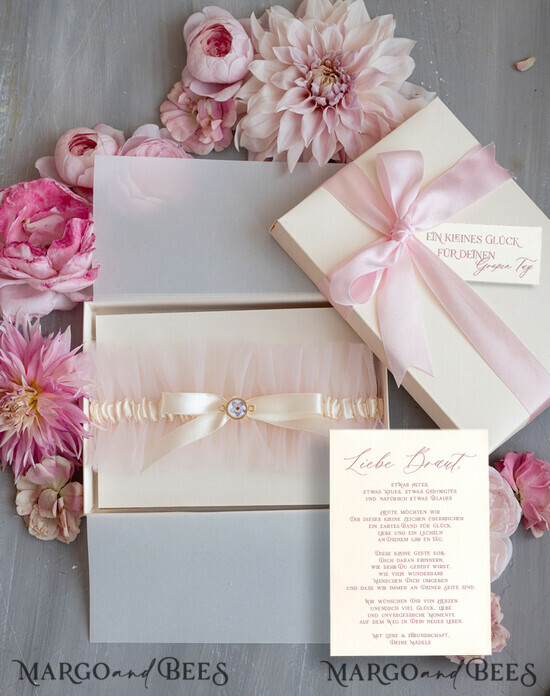 BRIDE bolero, robes, garter Geschenkidee für die Braut Strumpfband Tüll-Strumpfband in Geschenkbox – Überraschung vom Junggesellinnenabschied 13/TSrosa/podDE