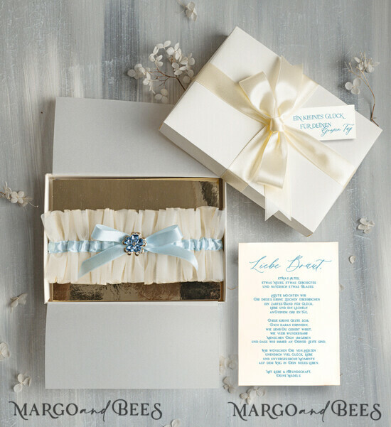 BRIDE bolero, robes, garter Geschenkidee für die Braut Strumpfband Elegantes Strumpfband für die Braut – Geschenkbox mit „Etwas Blauem“ und Grußkarte 14/TSblau/podDE