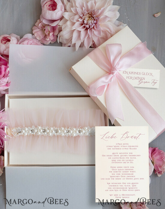 BRIDE bolero, robes, garter Geschenkidee für die Braut Strumpfband Tüll-Strumpfband mit Perlen in Geschenkbox – Überraschung vom Junggesellinnenabschied 12/TSrosa/podDE