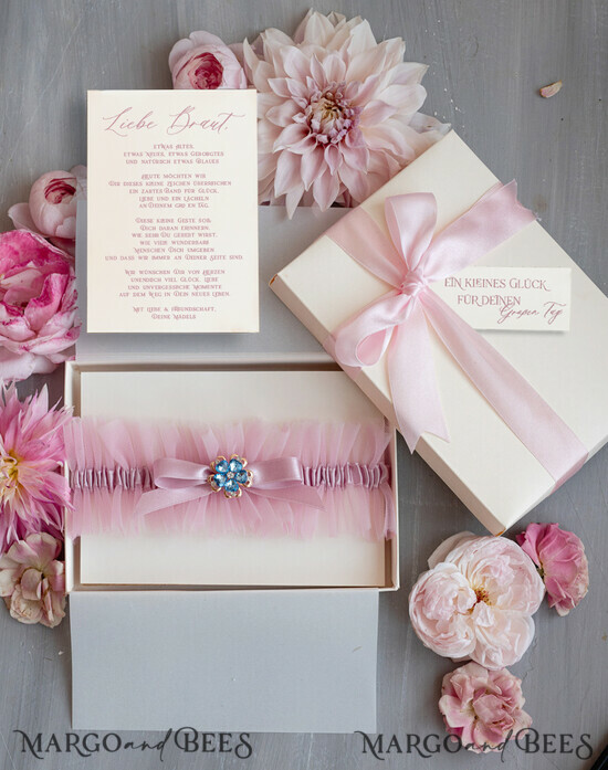 BRIDE bolero, robes, garter Geschenkidee für die Braut Strumpfband Tüll-Strumpfband in Geschenkbox – Überraschung vom Junggesellinnenabschied 04/TSrosa/podDE