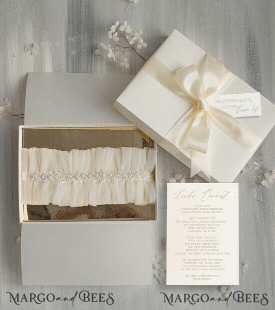 BRIDE bolero, robes, garter Geschenkidee für die Braut Strumpfband Ecru Tüll-Strumpfband mit Perlen in Geschenkbox – Überraschung vom Junggesellinnenabschied 07/TSecru/podDE