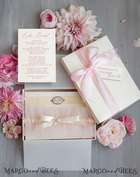 BRIDE bolero, robes, garter Geschenkidee für die Braut Strumpfband Strumpfband – die besondere Geschenkidee für die Braut mit den Initialen des Brautpaares und dem Hochzeitsdatum 10/TSrosa/podDE
