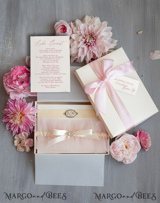 BRIDE bolero, robes, garter Geschenkidee für die Braut Strumpfband Strumpfband – die besondere Geschenkidee für die Braut mit den Initialen des Brautpaares und dem Hochzeitsdatum 09/TSrosa/podDE