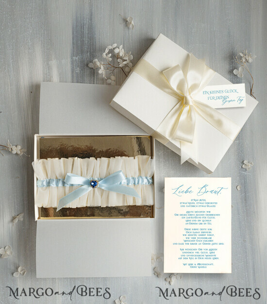 BRIDE bolero, robes, garter Geschenkidee für die Braut Strumpfband Elegantes Strumpfband für die Braut – Geschenkbox mit „Etwas Blauem“ und Grußkarte 13/TSblau/podDE