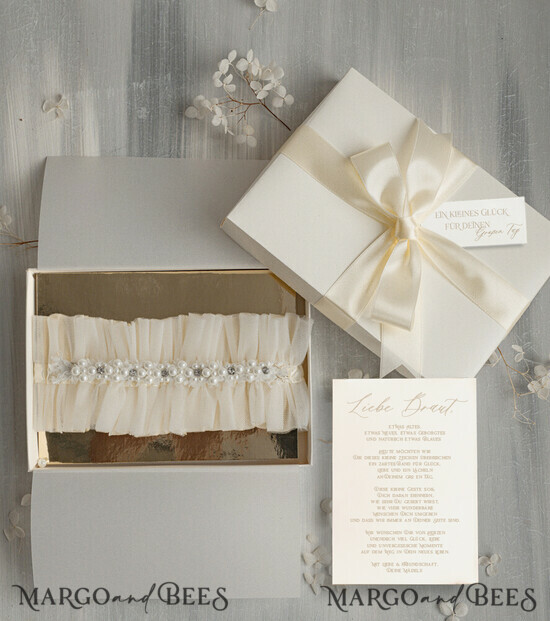BRIDE bolero, robes, garter Geschenkidee für die Braut Strumpfband Ecru Tüll-Strumpfband mit Perlen in Geschenkbox – Überraschung vom Junggesellinnenabschied 08/TSecru/podDE