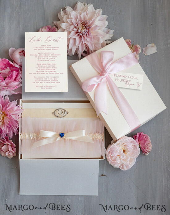 BRIDE bolero, robes, garter Geschenkidee für die Braut Strumpfband Strumpfband – die besondere Geschenkidee für die Braut mit den Initialen des Brautpaares und dem Hochzeitsdatum 11/TSrosa/podDE