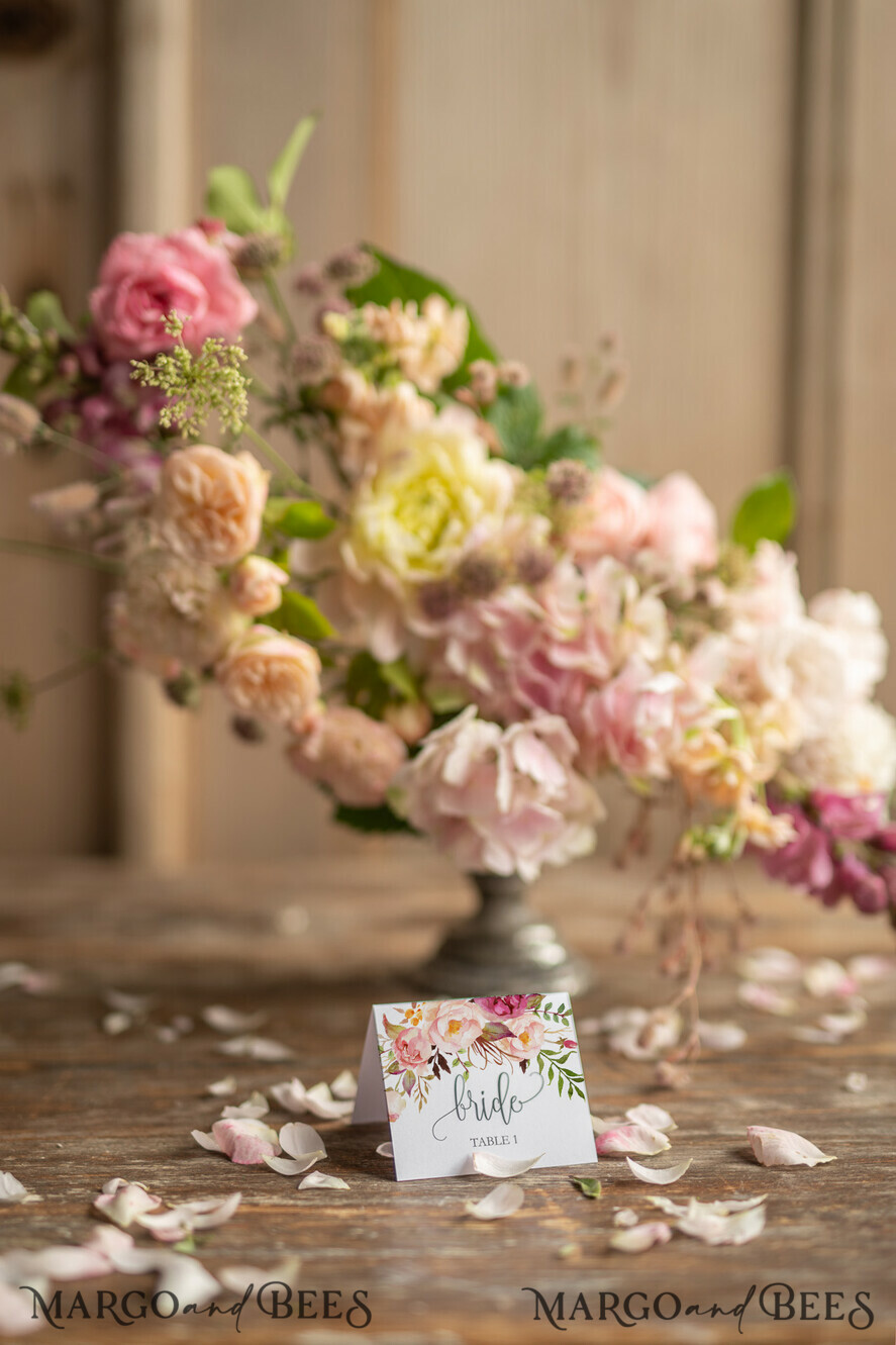 PLATZKARTEN / TISCHKARTEN
Boho Eleganz Bold Linie Blumige weiße Hochzeitsplatzkarten, farbenfrohe Boho-Blumen-Grafik Namensschilder, romantisches Design Hochzeitsnamensschilder, einzigartige Hochzeitsstationery, individuelle Textplatzkarten.