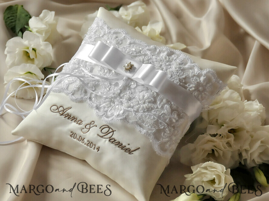 RING BEARER BOXES & PILLOWS Classic Ring Pillows Vintage wedding Ring Pillow • Custom Ring Bearer Pillow • Boho Glam Ring Bearer