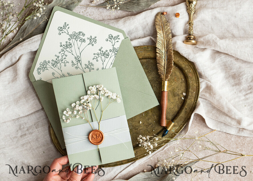 HOCHZEITS EINLADUNGEN rustikal / Landhausstil / Shabby Chic Salbeigrüne Hochzeits-Einladungskarte Set Natürliche Baby-Atemblumen Hochzeits-Einladungen Suite Moderne Boho-Hochzeitskarten Gartenhochzeit