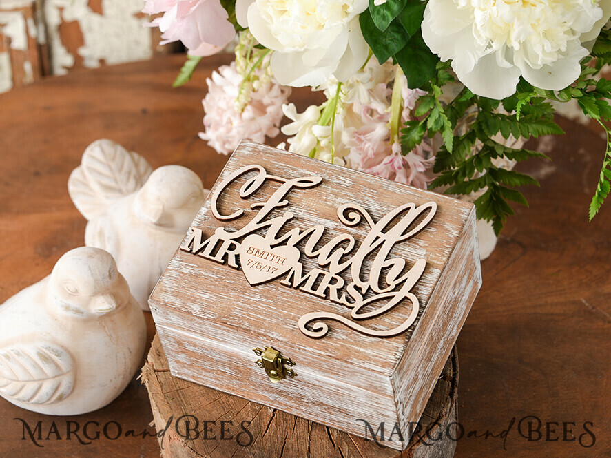 RING BEARER BOXES & PILLOWS Epoxy Wedding rings Box Personalised wedding box his and hers, wood wedding ring box • rustic wedding rings box • real flowers in resin luxury ring box