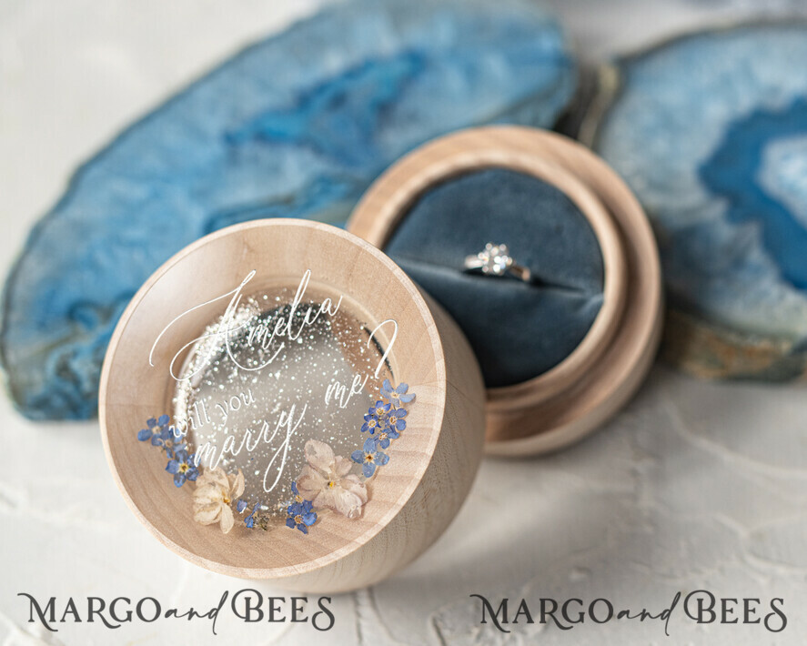 RINGTRÄGERBOXEN & KISSEN Epoxidharz Trauringe Box Luxuriöse Harz-Hochzeitsring-Box, minimalistische gravierte echte Blumenring-Box, personalisierte Epoxid-Box mit nude Samt, rustikale maßgeschneiderte Ring-Box.