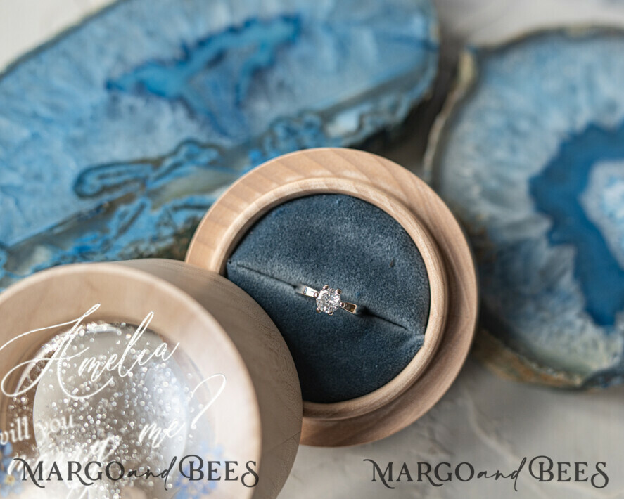 RINGTRÄGERBOXEN & KISSEN Epoxidharz Trauringe Box Luxuriöse Harz-Hochzeitsring-Box, minimalistische gravierte echte Blumenring-Box, personalisierte Epoxid-Box mit nude Samt, rustikale maßgeschneiderte Ring-Box.