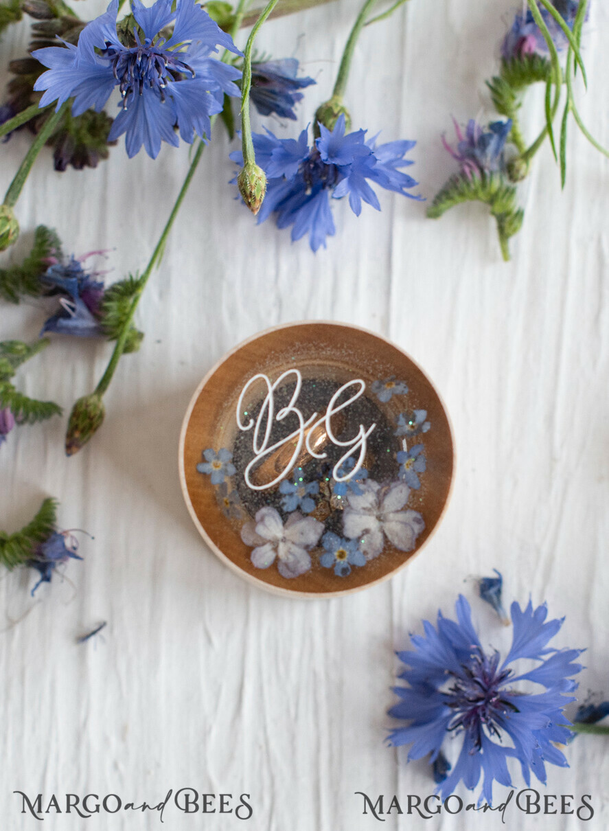 RING BEARER BOXES & PILLOWS Epoxy Wedding rings Box Presonaised Ring Box for wedding bands, wood wedding ring box • rustic wedding rings box • real flowers in resin luxury ring box