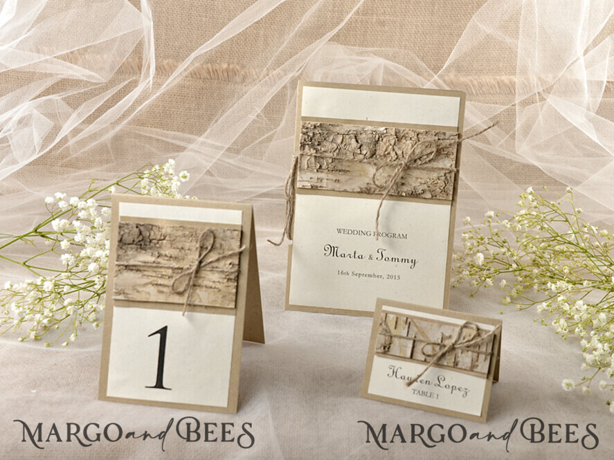 PLATZKARTEN / TISCHKARTEN
Rustikale Eco-Hochzeitsplatzkarten Minimalistische Ecru Hochzeitstischkarten mit Jutetwine und Holzdekor, rustikale Eco Hochzeitstischkarten, Hochzeit Namensschilder mit Rinde-Dekor, bearbeitbarer Text
