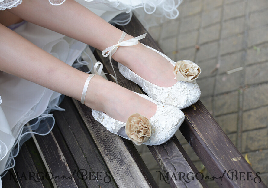 BASKET, PILLOWS & SHOES basket shoes