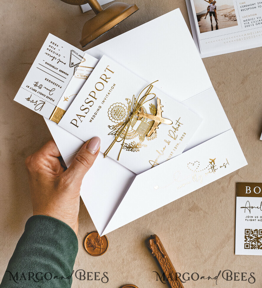 HOCHZEITS EINLADUNGEN Pass zur Liebe / Strandhochzeits-Einladungen Goldweiße Pass Hochzeitseinladung, goldene Hochzeitskarten Bordkarte, maßgeschneiderte Reisepass Hochzeitseinladungen im Ausland, Hochzeitskarten für Destination Griechenland, Reisekarten Hochzeitspapeterie, Weltkarte