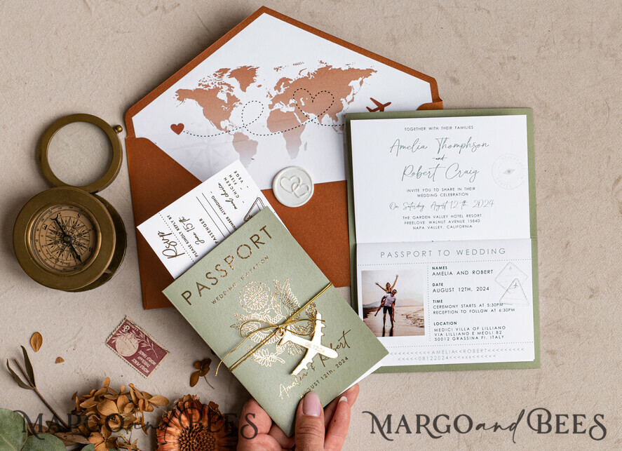HOCHZEITS EINLADUNGEN Pass zur Liebe / Strandhochzeits-Einladungen Salbeigrüne Terrakotta-Passport-Hochzeits Einladung, verbranntes Orange-Gold-Hochzeitskarten Boarding Pass, Toskana-Passport-Hochzeitseinladungen im Ausland, Hochzeits Einladungen für Zielorte, Reisekarten-Hochzeitsstationery