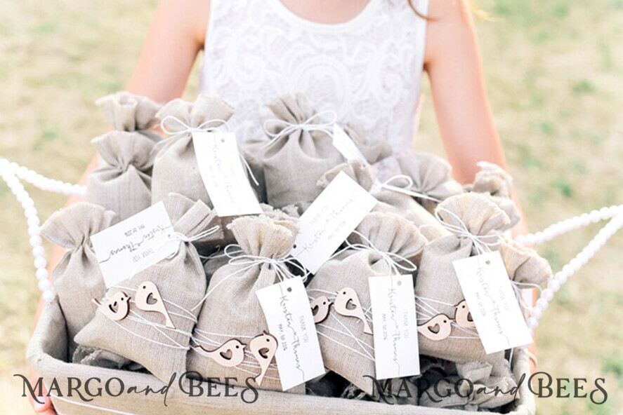 WEDDING FAVORS Shabby Chic Linen Favor Bags cute wedding favor cards, Rustic linen bags