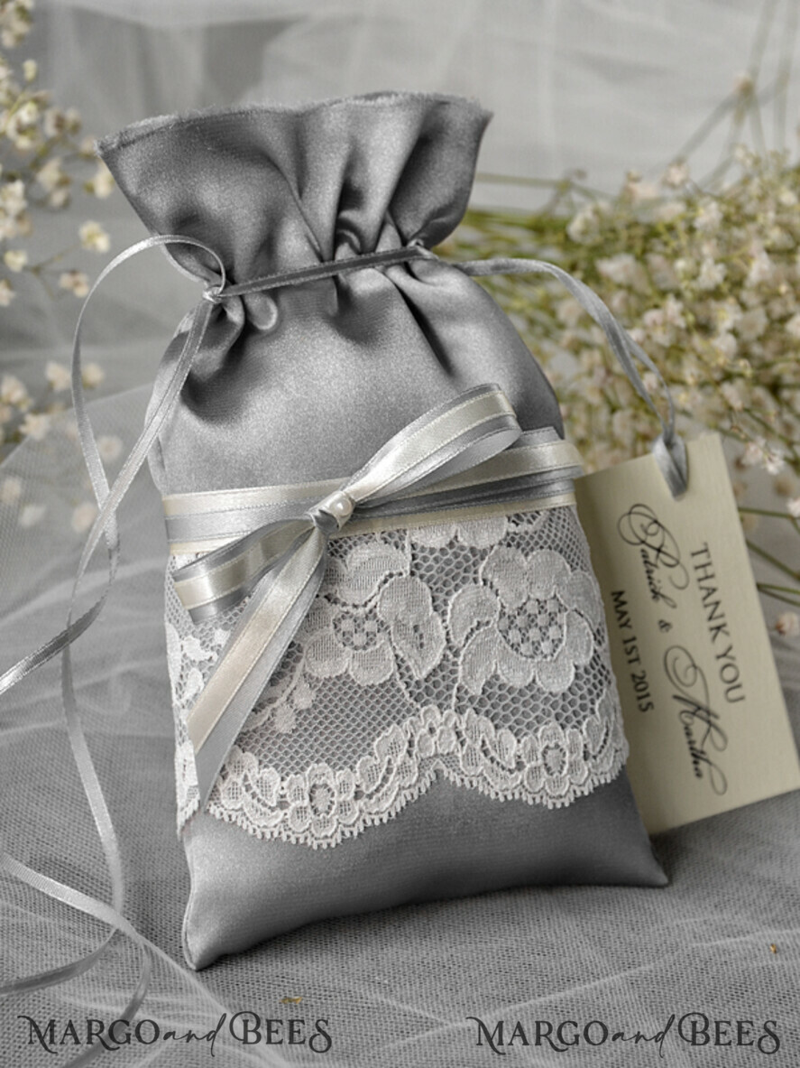 WEDDING FAVORS Favor Bags Satin and Lace cute wedding favor cards, Saltin Lace Bags