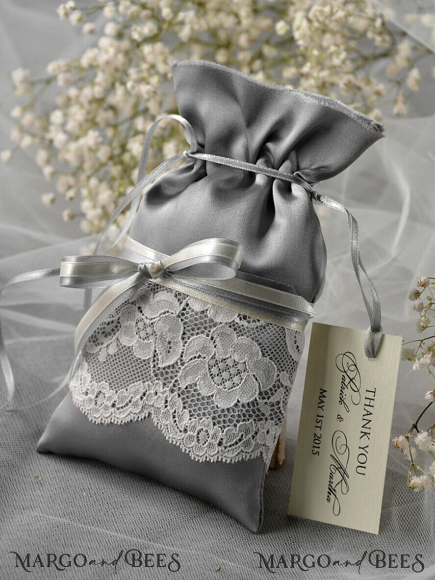 WEDDING FAVORS Favor Bags Satin and Lace cute wedding favor cards, Saltin Lace Bags