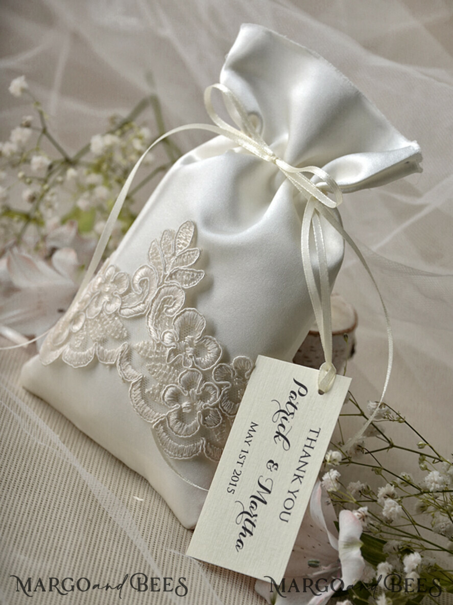 WEDDING FAVORS Favor Bags Satin and Lace romantic wedding favors, Lace Satin Bag