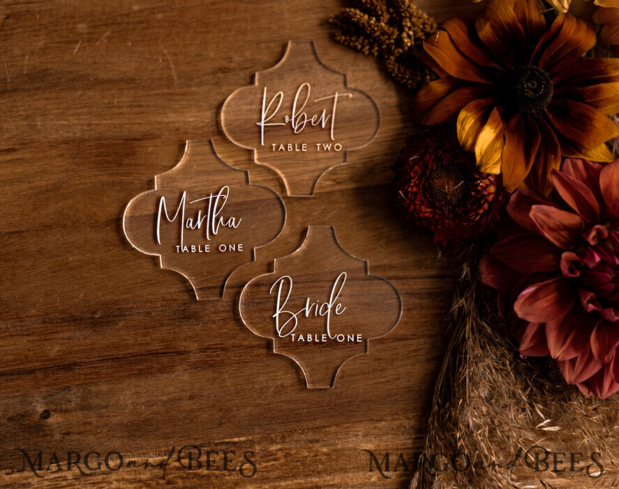 PLACE CARDS / TABLE CARDS Acrylic Gold Clear / Wood 3D Modern Acrylic Place Cards, Wedding Place Cards, Geometric Clear Acryl Name Cards, Premium Luxury Seating Cards, White Wording Transparent Custom Escort Cards