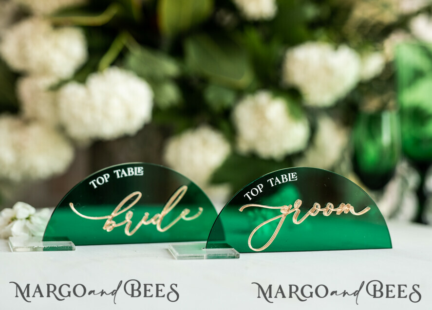 PLACE CARDS / TABLE CARDS Acrylic Gold Clear / Wood 3D Modern Arch Green Acrylic Place Card with Stand, Premium Wedding Seat Cards, Green Acrylic Name Card, Luxury Seating Card, Gold 3D Guest Names, Editable Text