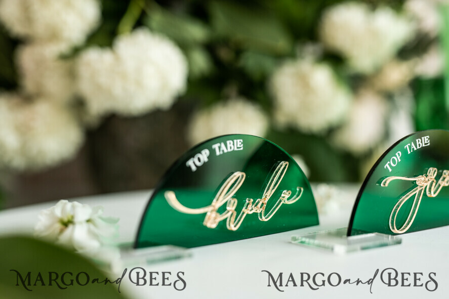 PLACE CARDS / TABLE CARDS Acrylic Gold Clear / Wood 3D Modern Arch Green Acrylic Place Card with Stand, Premium Wedding Seat Cards, Green Acrylic Name Card, Luxury Seating Card, Gold 3D Guest Names, Editable Text