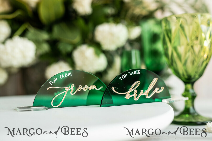 PLACE CARDS / TABLE CARDS Acrylic Gold Clear / Wood 3D Modern Arch Green Acrylic Place Card with Stand, Premium Wedding Seat Cards, Green Acrylic Name Card, Luxury Seating Card, Gold 3D Guest Names, Editable Text