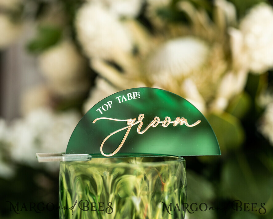 PLACE CARDS / TABLE CARDS Acrylic Gold Clear / Wood 3D Modern Arch Green Acrylic Place Card with Stand, Premium Wedding Seat Cards, Green Acrylic Name Card, Luxury Seating Card, Gold 3D Guest Names, Editable Text
