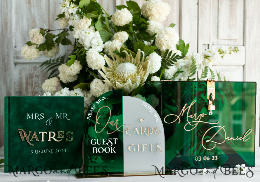 PLACE CARDS / TABLE CARDS Acrylic Gold Clear / Wood 3D Modern Arch Green Acrylic Place Card with Stand, Premium Wedding Seat Cards, Green Acrylic Name Card, Luxury Seating Card, Gold 3D Guest Names, Editable Text