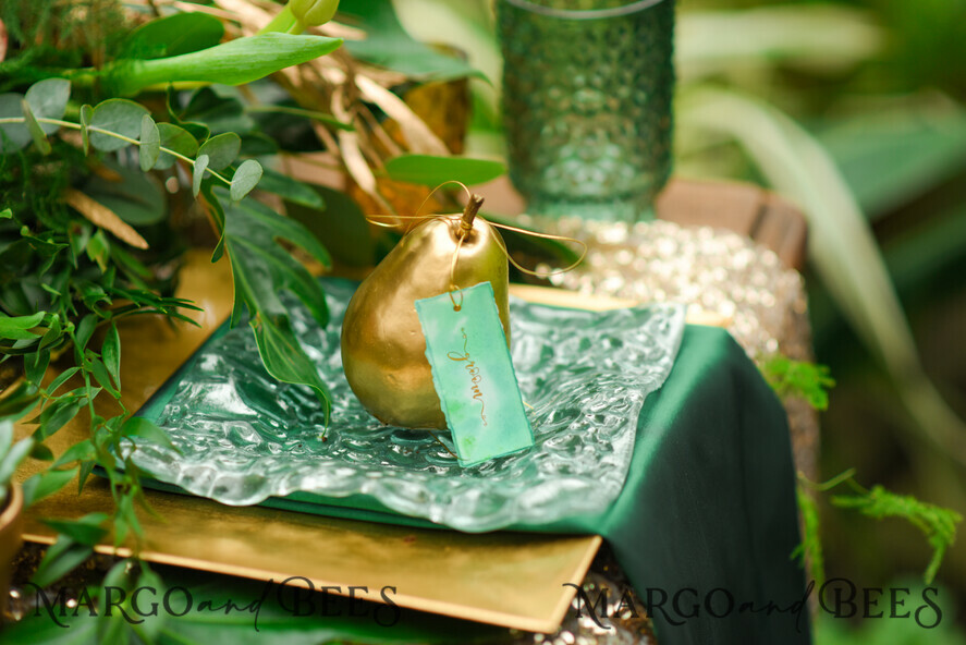 PLACE CARDS / TABLE CARDS Luxury Premium Glitter/ Gold/ Silver/ Rose Gold Minimalistic Green Wedding Place Cards, Romantic Simple Wedding Name Tags with Gold Twine, Unique Wedding Stationery