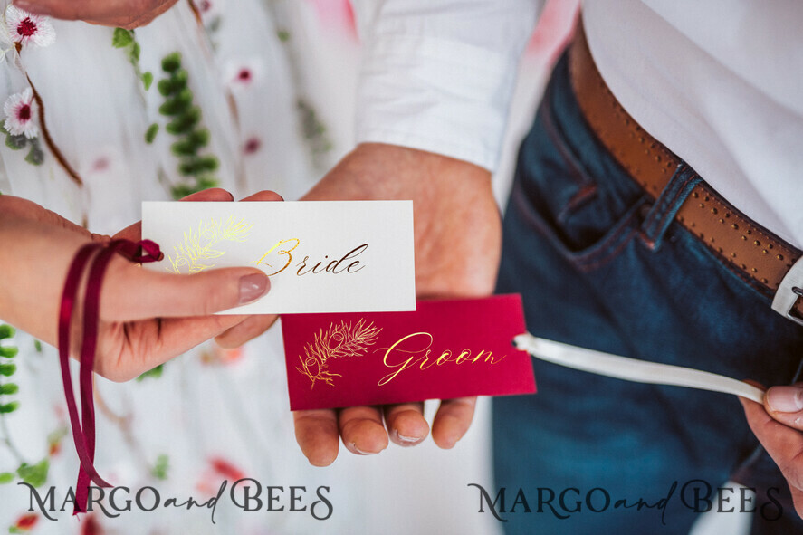 PLACE CARDS / TABLE CARDS Luxury Premium Glitter/ Gold/ Silver/ Rose Gold Romantic Place cards, Maroon gold Seating Cards, Real Gold Foil Printout Table cards, Maroon Place Names, Christmas Maroon Place Cards, Custom Text Escort Cards