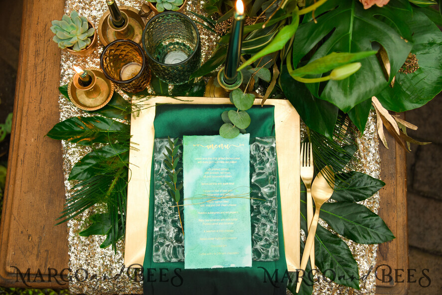 MENÜ & PROGRAMME
Glitzer/ Luxus Premium Minimalistisches Aquarell Hochzeitsmenü, Einfach elegante grüne Menükarten mit goldener Schnur, Romantisches Dinner-Menü mit gezacktem Rand für eine grüne Hochzeit, Einzigartige Schreibwaren