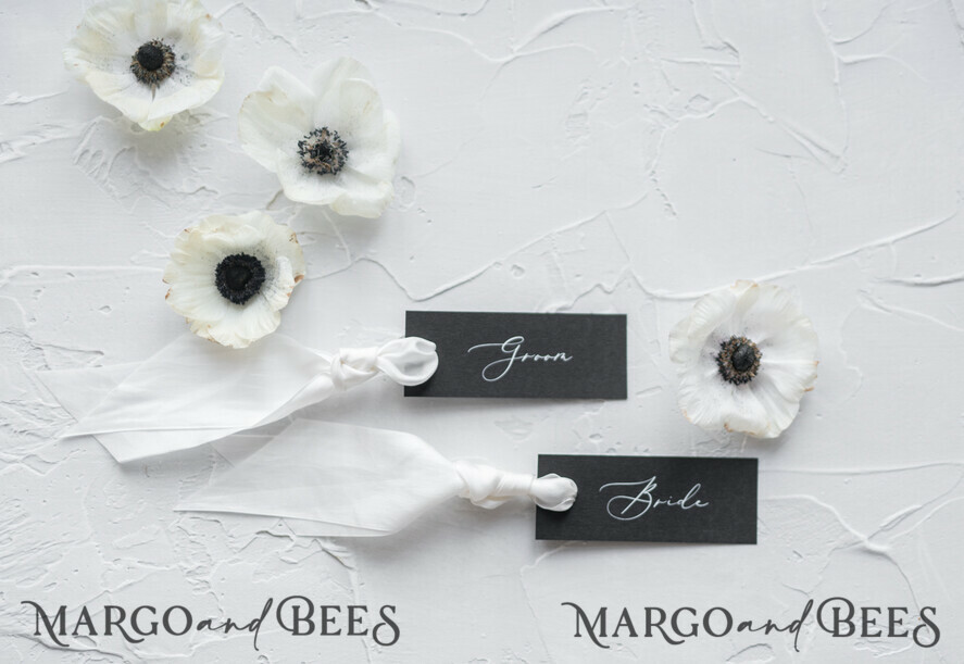 PLACE CARDS / TABLE CARDS Romantic Boho/ Botanical/ Floral Luxury Black Wedding Table Place Cards with White Silk Ribbon, Custom Wording Classy Black Wedding Place Cards, Romantic Name Tags for Your Wedding Tables