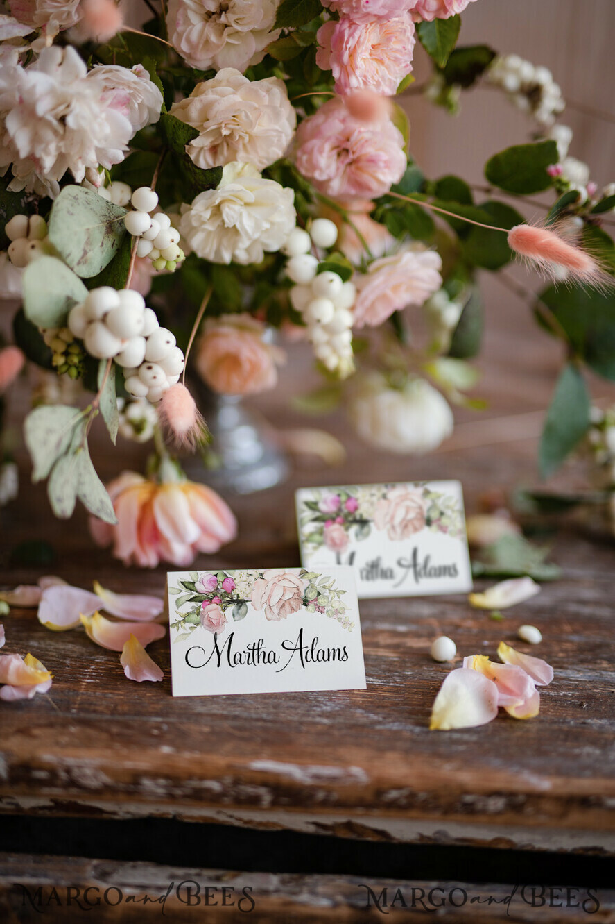 PLATZKARTEN / TISCHKARTEN
Romantisches Boho/ Botanisch/ Floral Weiße elegante Tischkarten, florale Namensschilder, romantische Hochzeits-Tischkarten, Namensschilder mit pinkem Blumenmuster, botanische Rosen Tischkarten.