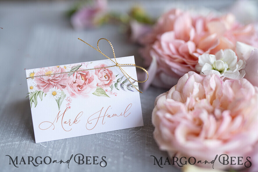 PLATZKARTEN / TISCHKARTEN
Romantisches Boho/ Botanisch/ Floral Blumen Tischkarten, romantische Hochzeit Tischkarten, individuelle Formulierungen luxuriöse weiße Namensschilder, elegante Tischdekoration, handgemachte Hochzeitstischkarten mit goldener Schnur.